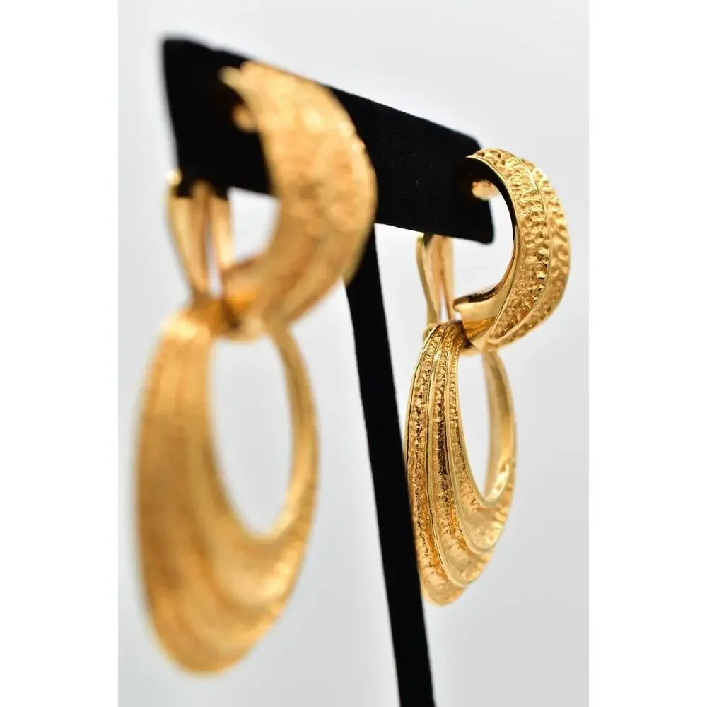 Avon Vintage Chunky Clip On Earrings Textured Dangle Gold Knocker Signed BinBK